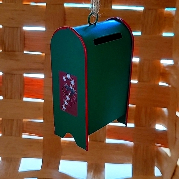 STAR/SANTA MAIL BOX AND STAR ORNAMENTS, PAINTED METAL 🎄 - Picture 2 of 5
